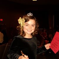 Elizabeth Regan Photo 15