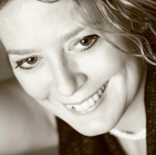Amy Weeks Photo 36