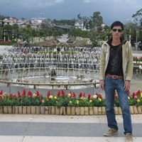 Tuyen Trinh Photo 10