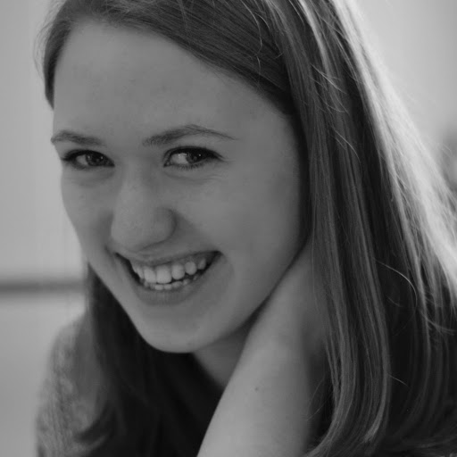 Katie Whitaker Photo 30