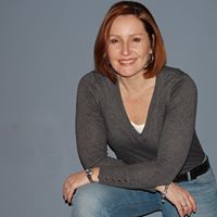 Lisa Arnold Photo 12