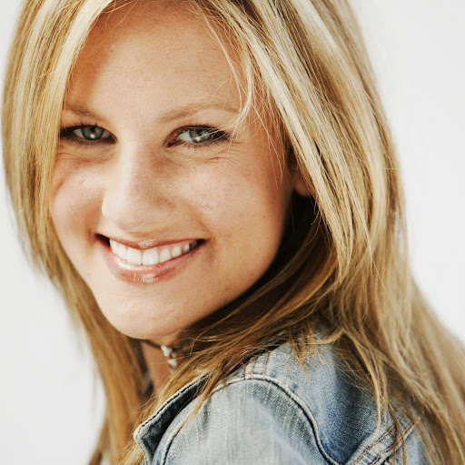 Amy Loftus Photo 28