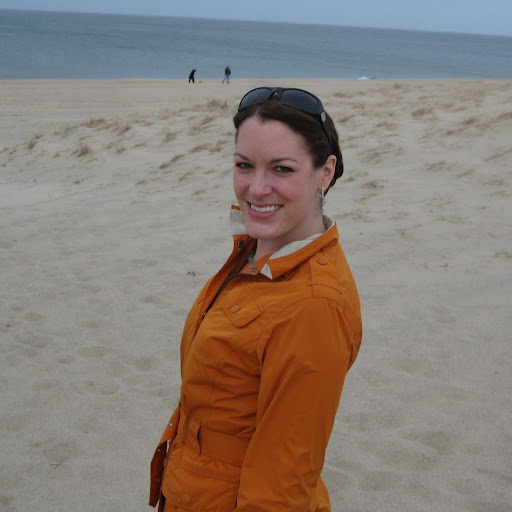 Emily Martin Photo 28