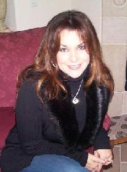 Robyn Hill Photo 15