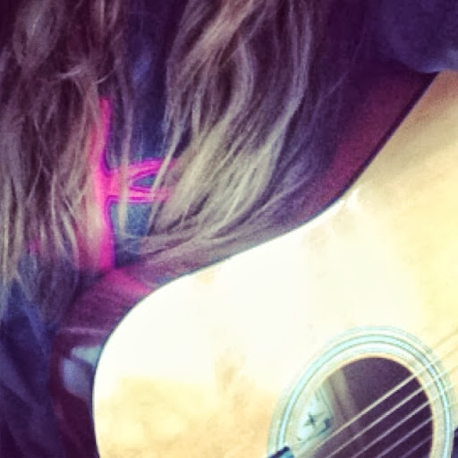 Emma Mclaughlin Photo 8