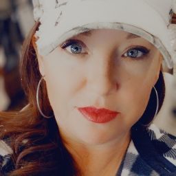 Melanie Ellis Photo 32