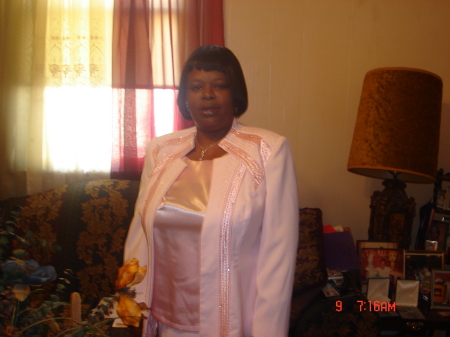 Linda Walker Photo 28