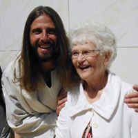 Vickie Hall Photo 29