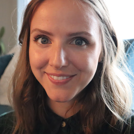 Caroline Patrick Photo 11