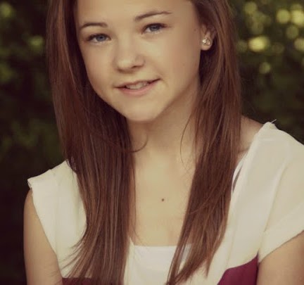Holly Rogers Photo 34