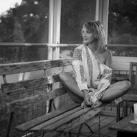 Lisa Brenneman Photo 17