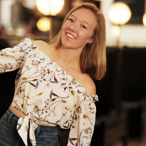 Rachael Wilcox Photo 32
