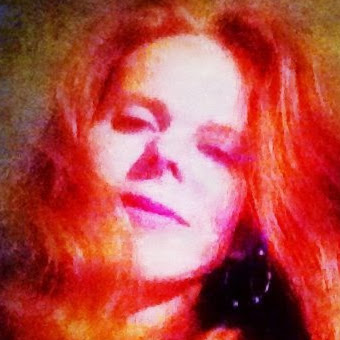 Terri Gold Photo 22