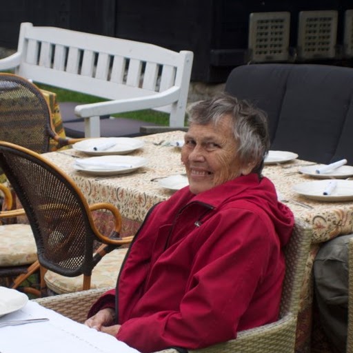 Ellen Hall Photo 16