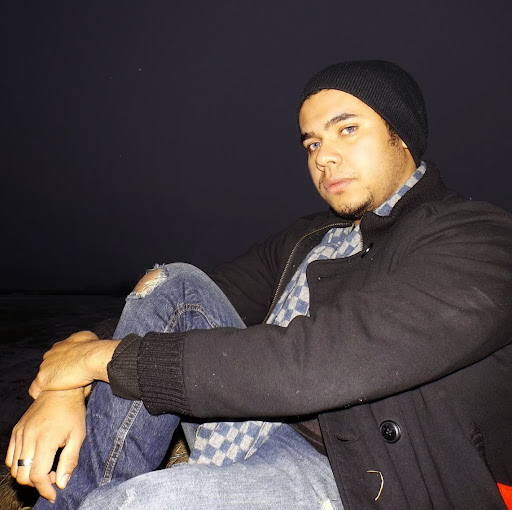 Elliot Knowles Photo 9