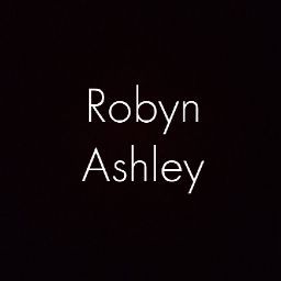 Robyn Ashley Photo 2