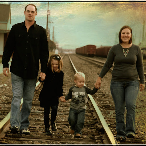 Julie Patton Photo 12