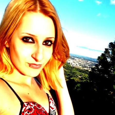 Debora Flores Photo 9