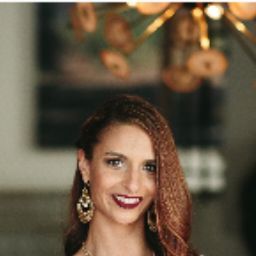 Lynda Cooper Photo 3