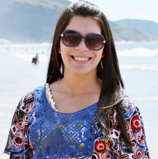 Monique Cunha Photo 4