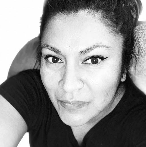 Elizabeth Olivas Photo 14