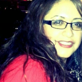 Yvonne Hernandez Photo 28