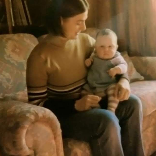 Lorraine Bell Photo 38