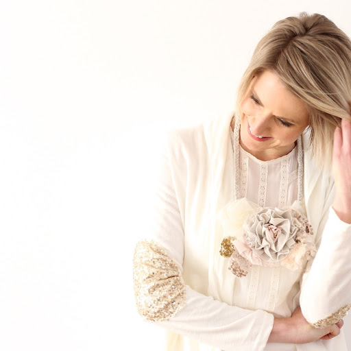 Elizabeth Rowe Photo 46