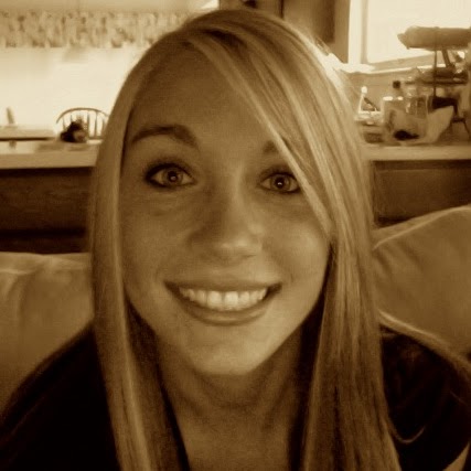 Emily Sanders Photo 40