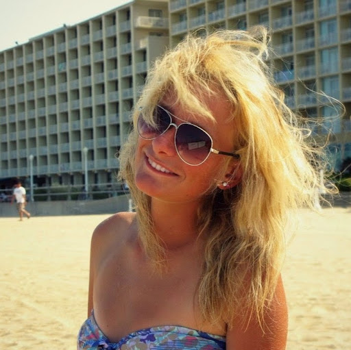 Julia Bright Photo 13