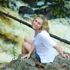 Elizabeth Ralph Photo 8