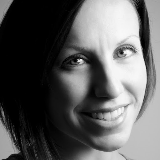 Julia Hammond Photo 32