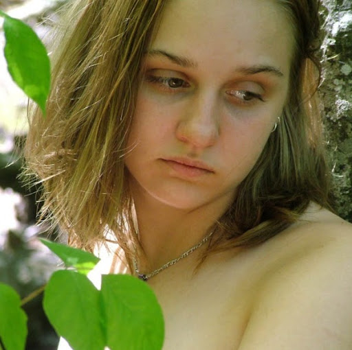 Victoria Davis Photo 24