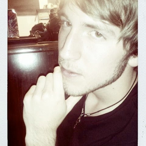 Andrew Combs Photo 17
