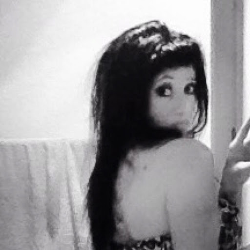 Claudia Ponce Photo 32