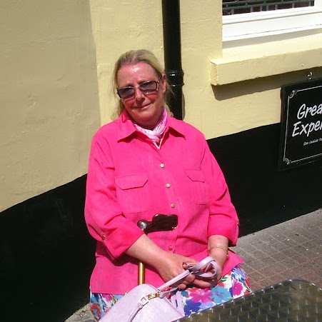Linda Rowan Photo 32