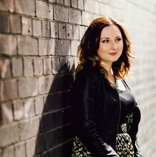 Nikki Cooper Photo 19