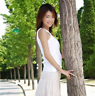 Huyen Vu Photo 33