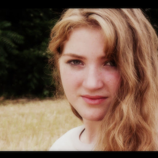 Emily Sutherland Photo 28