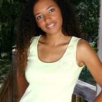 Laila Robinson Photo 3