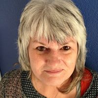 Elizabeth Walls Photo 38