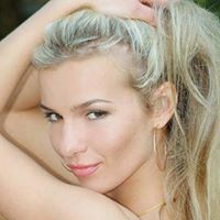 Richelle Thompson Photo 6