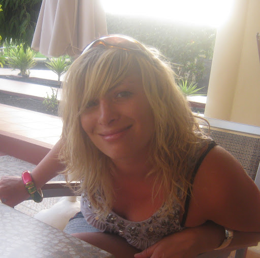 Emma Hill Photo 14