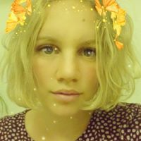 Emily Hinson Photo 7
