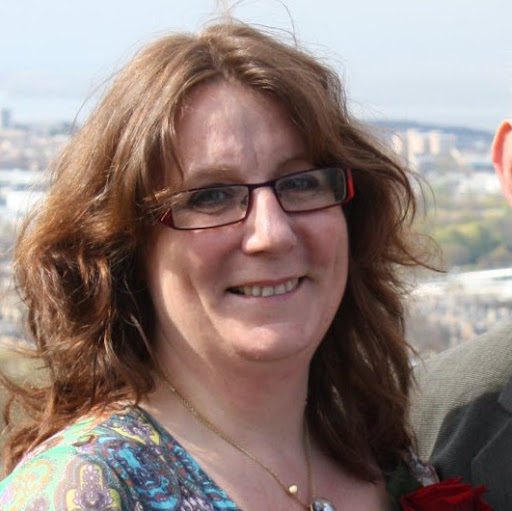 Julie Edwards Photo 29