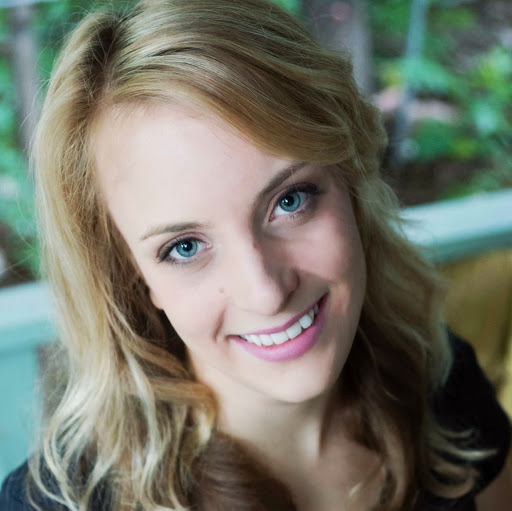 Lacey Robinson Photo 9