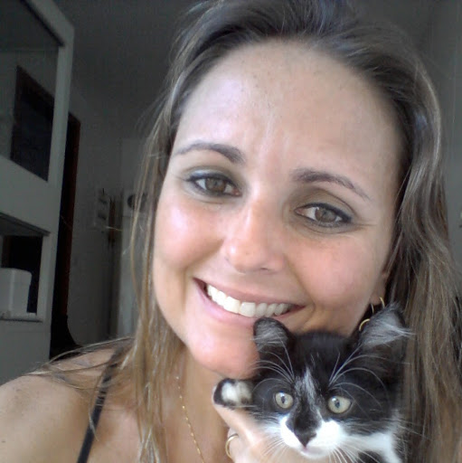 Angela Azevedo Photo 17