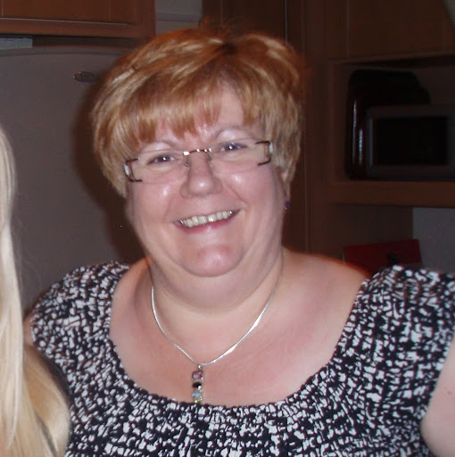 Sandra Doherty Photo 8