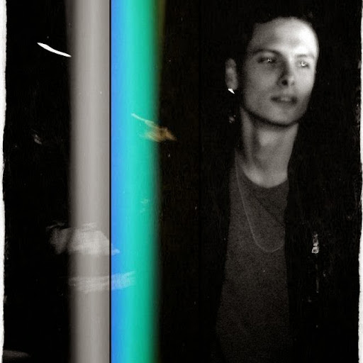 Julian Vargas Photo 9