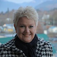 Cynthia Lucas Photo 26